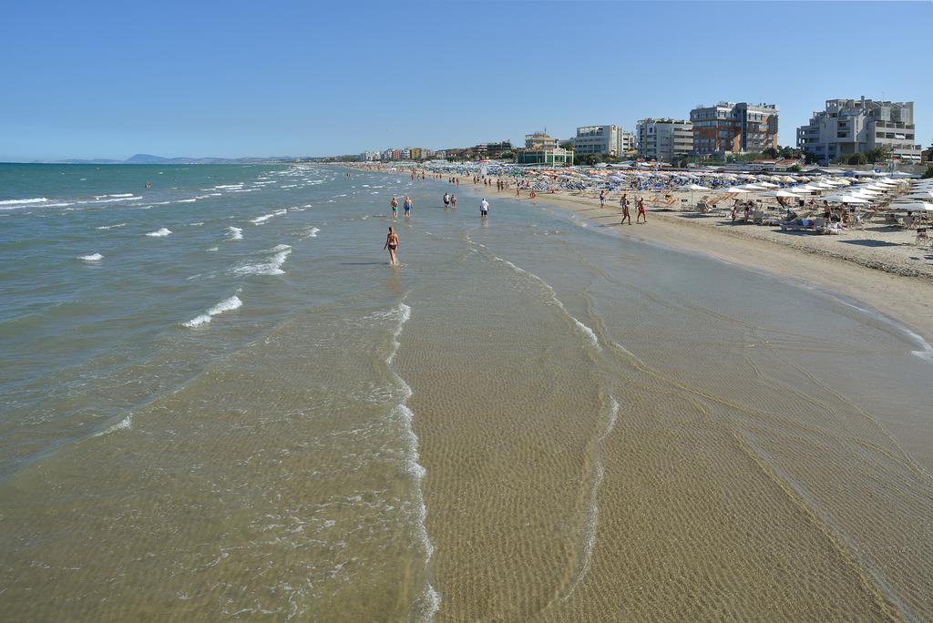 Hotel Bel Sit Senigallia Buitenkant foto