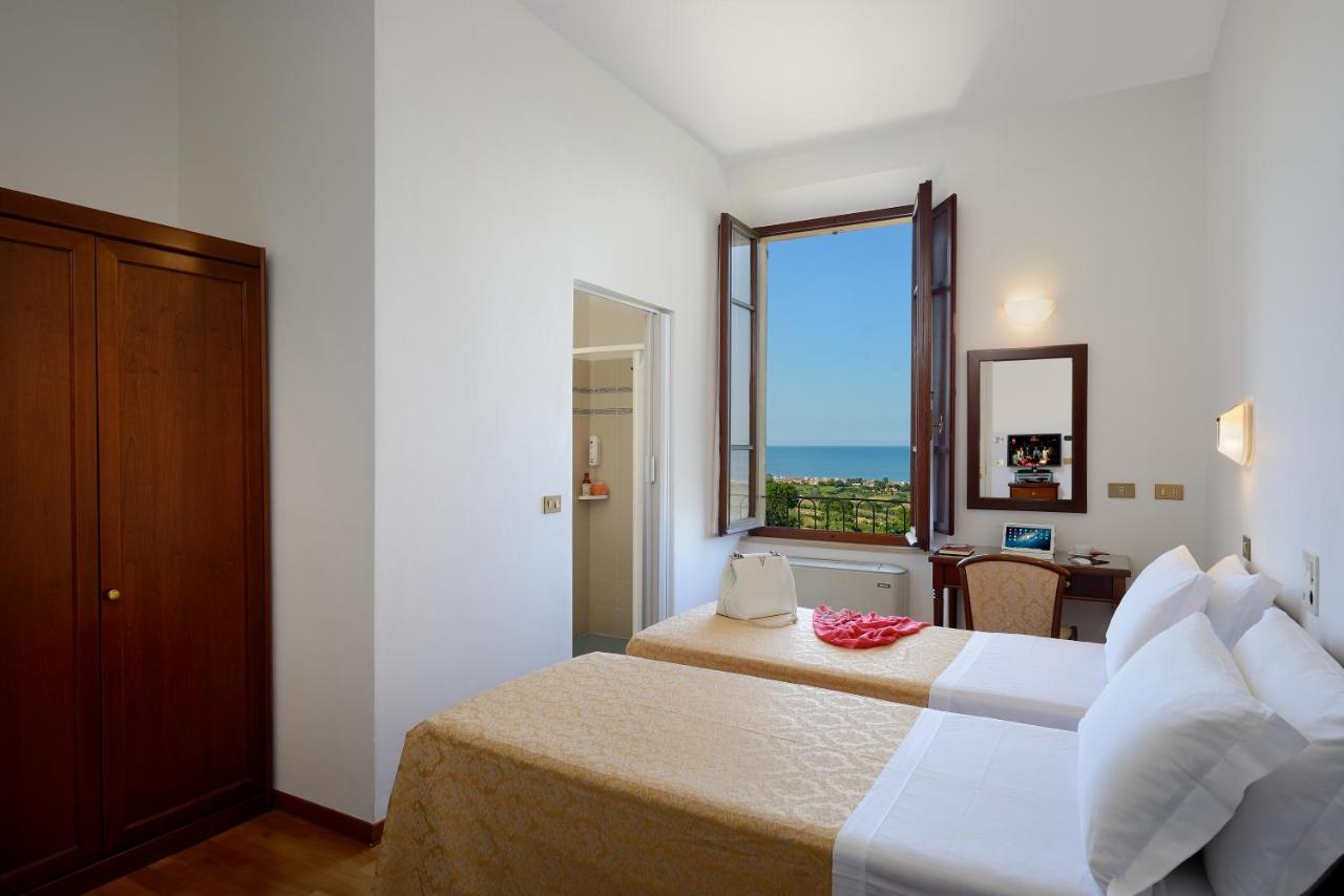 Hotel Bel Sit Senigallia Buitenkant foto
