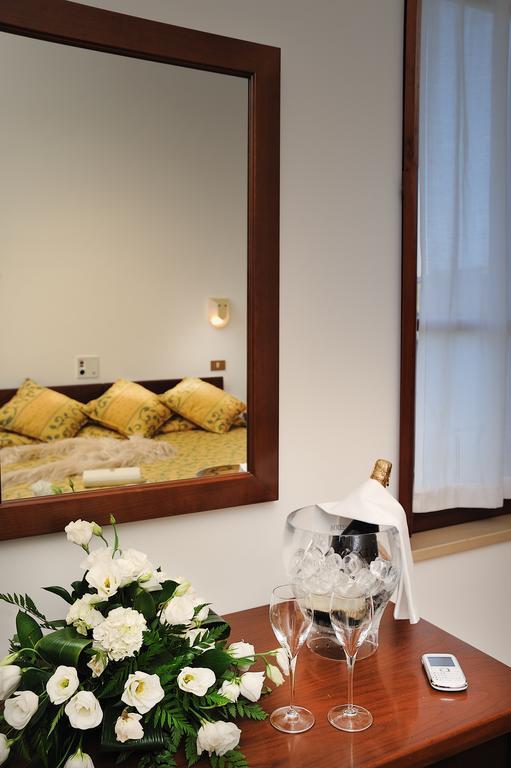Hotel Bel Sit Senigallia Buitenkant foto
