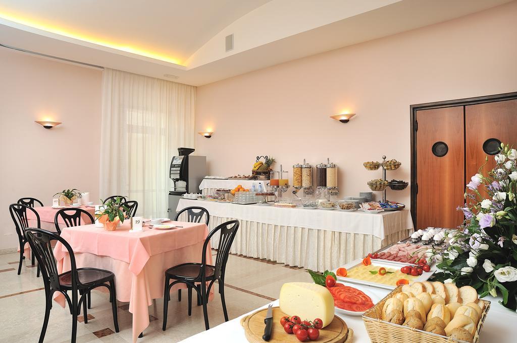 Hotel Bel Sit Senigallia Buitenkant foto