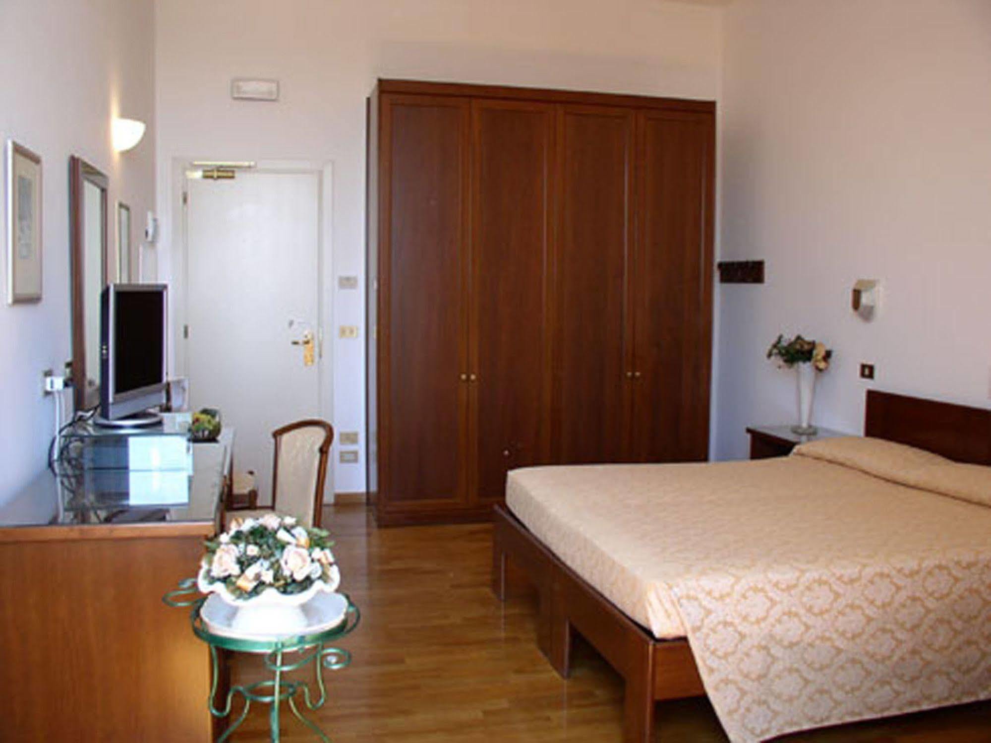 Hotel Bel Sit Senigallia Buitenkant foto