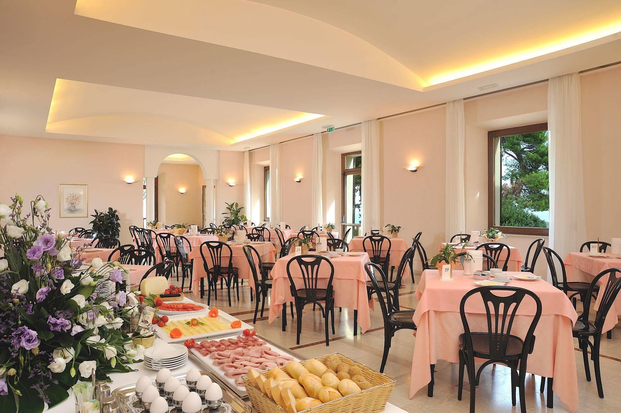 Hotel Bel Sit Senigallia Buitenkant foto